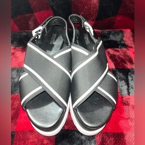 MICHAEL Michael Kors Becker Contrast-Trim Scuba Flatform Sandal 7M